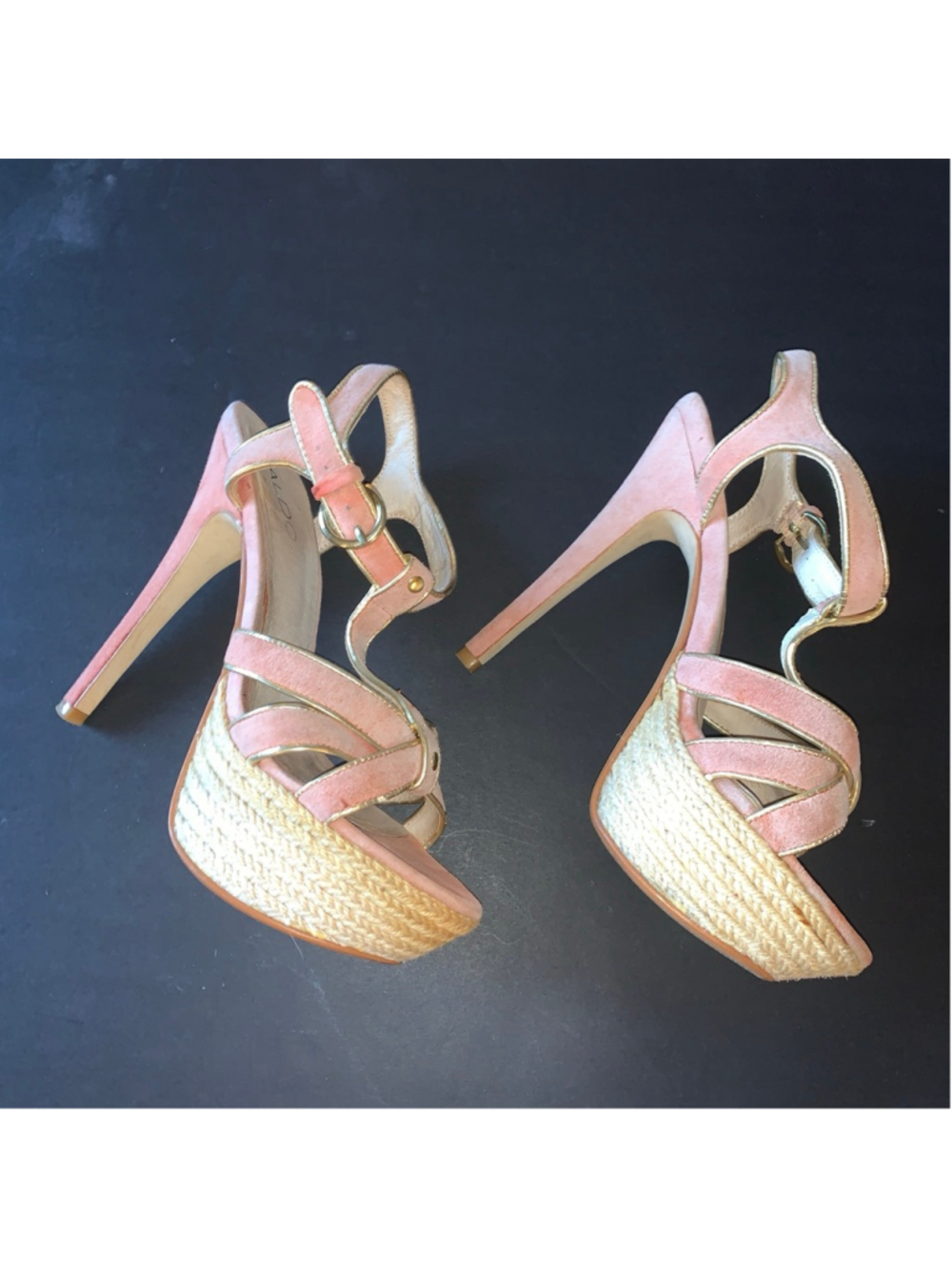 5 items for$10 -women's Aldo pink & Gold Heels Size 39 discolouring